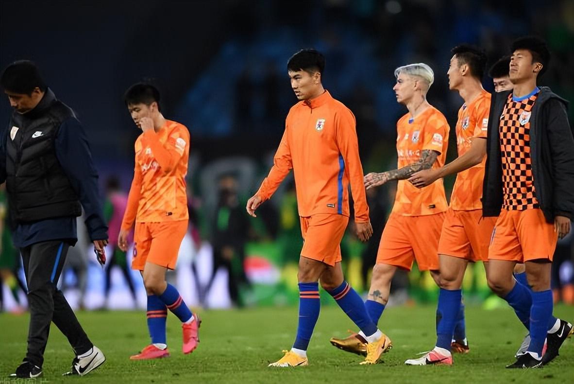 开云体育-喜讯！鲁能久违的锋霸刚回到俱乐部就爆发，热身赛破门表现不俗